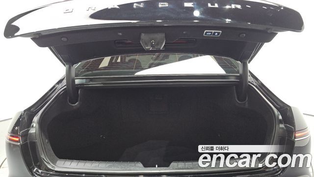 Hyundai Grandeur (GN7) 2,5 Gasoline 2WD Exclusive 2023 — фото 20