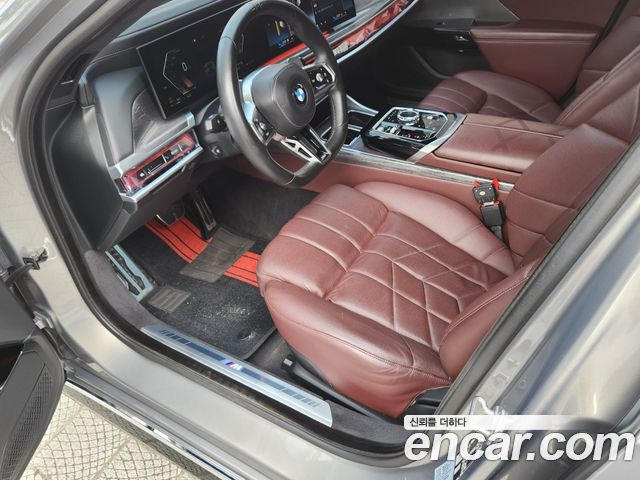 BMW 7 Series (G70) 740i sDrive M Sport 2023 — фото 9