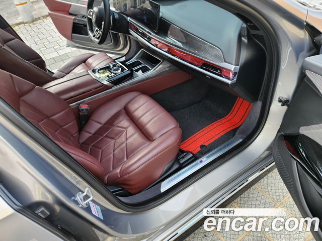 BMW 7 Series (G70) 740i sDrive M Sport 2023 — фото 10