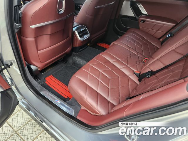 BMW 7 Series (G70) 740i sDrive M Sport 2023 — фото 16