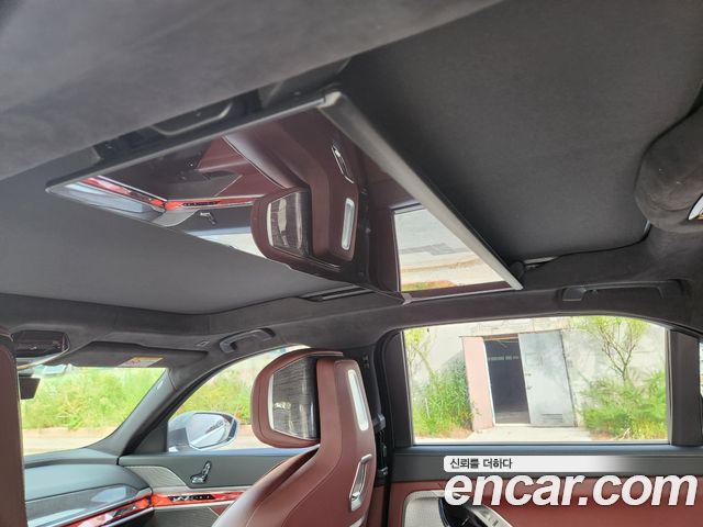 BMW 7 Series (G70) 740i sDrive M Sport 2023 — фото 17