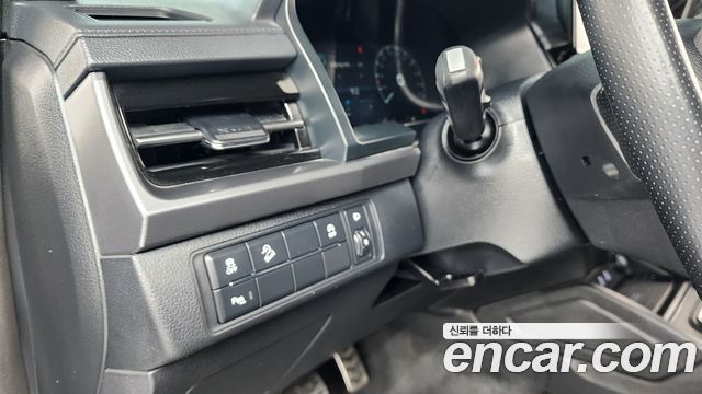 KG Mobility (SsangYong) Rexton Sports Khan Diesel 2.2 4WD Culman Noblesse 2024 — фото 27