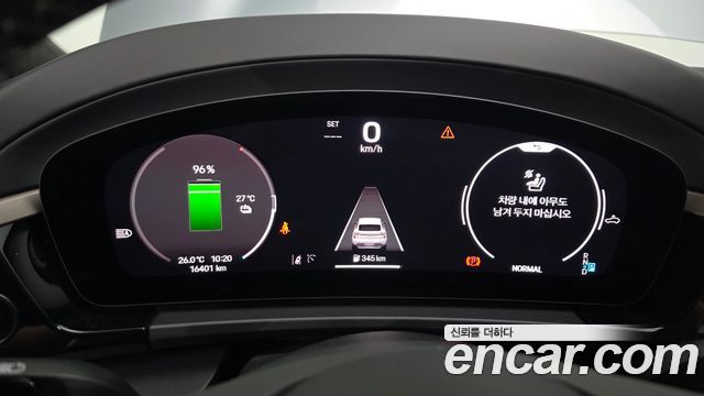 Porsche Macan EV Turbo 2025 — фото 8