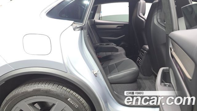 Porsche Macan EV Turbo 2025 — фото 12