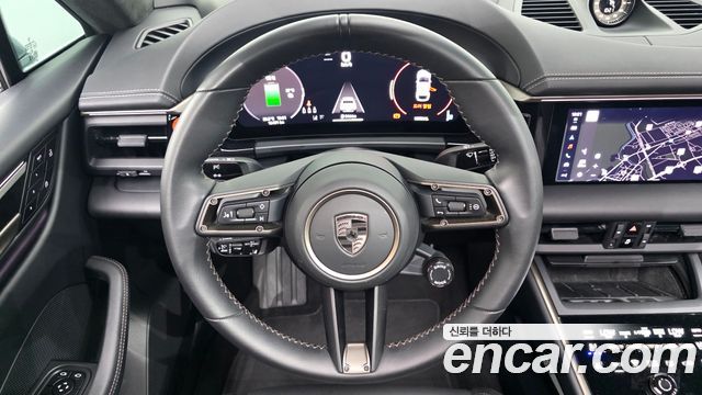 Porsche Macan EV Turbo 2025 — фото 13