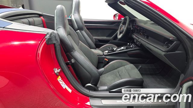 Porsche 911 (992) Carrera 4 GTS Cabriolet 2025 — фото 10