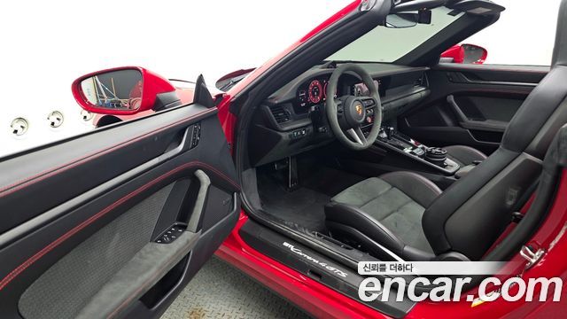 Porsche 911 (992) Carrera 4 GTS Cabriolet 2025 — фото 11