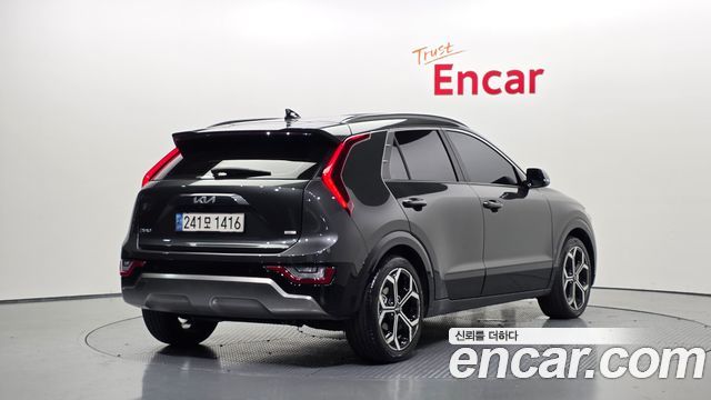 Kia Niro Signature 2023 — фото 2
