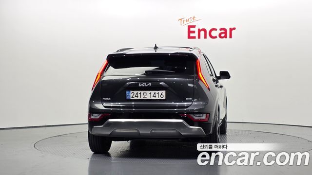 Kia Niro Signature 2023 — фото 4