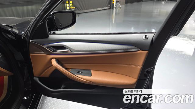 BMW 5 Series (G30) 520d M Sport package 2017 — фото 24