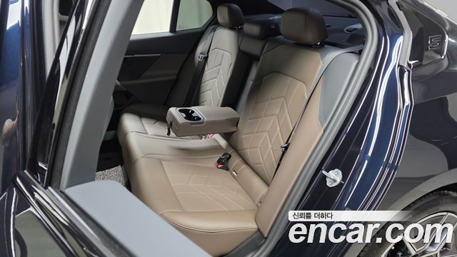 BMW 5 Series (G60) 523d M Sport 2025 — фото 12