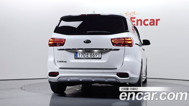 Kia Carnival 9-Seater Noblesse 2019 — фото 4