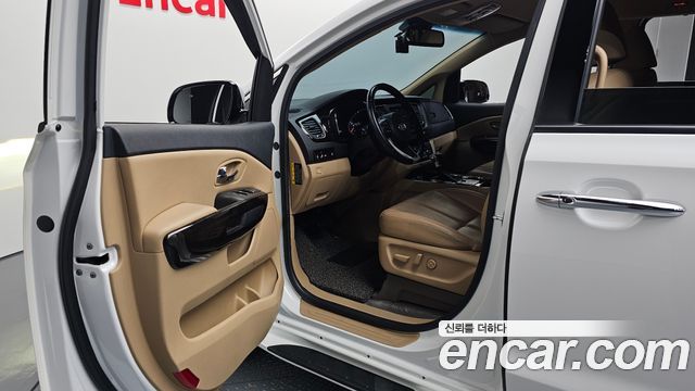 Kia Carnival 9-Seater Noblesse 2019 — фото 10