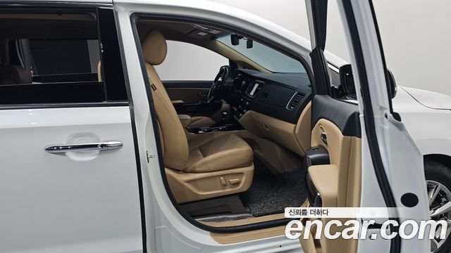 Kia Carnival 9-Seater Noblesse 2019 — фото 11