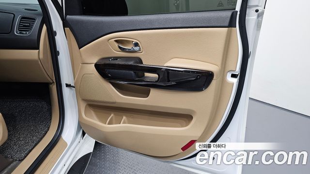 Kia Carnival 9-Seater Noblesse 2019 — фото 25