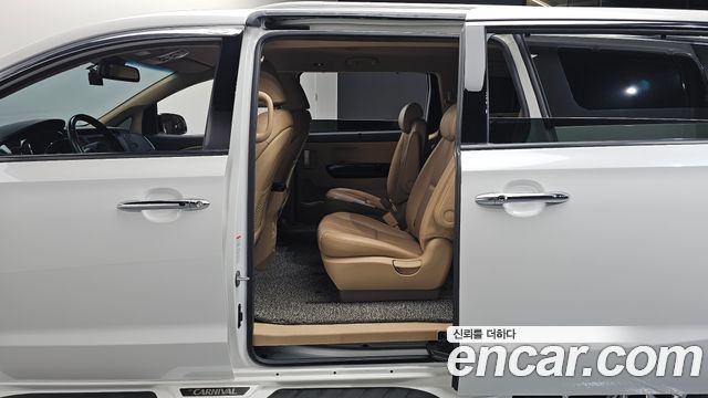 Kia Carnival 9-Seater Noblesse 2019 — фото 26