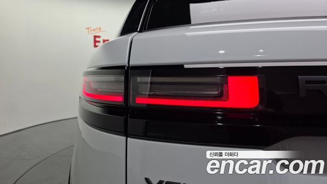 Land Rover Range Rover Velar 2.0 P250 Dynamic SE 2026 — фото 19