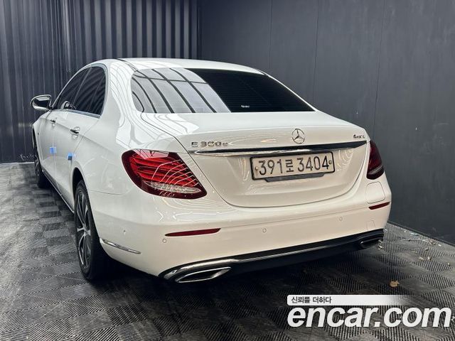 Mercedes-Benz E-Class (W213) E300e 4MATIC Exclusive 2020 — фото 4