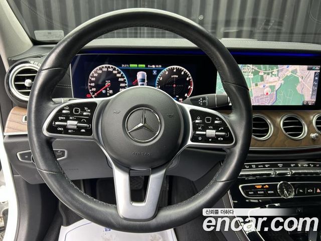 Mercedes-Benz E-Class (W213) E300e 4MATIC Exclusive 2020 — фото 17