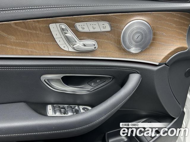 Mercedes-Benz E-Class (W213) E300e 4MATIC Exclusive 2020 — фото 19