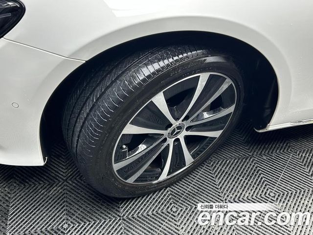 Mercedes-Benz E-Class (W213) E300e 4MATIC Exclusive 2020 — фото 23