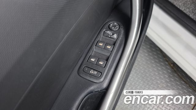 Peugeot 308 1.6 e-HDi MCP First Generation 2013 — фото 11