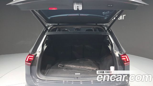 Volkswagen Tiguan (II) 2.0 TDI 4Motion Prestige 2018 — фото 20