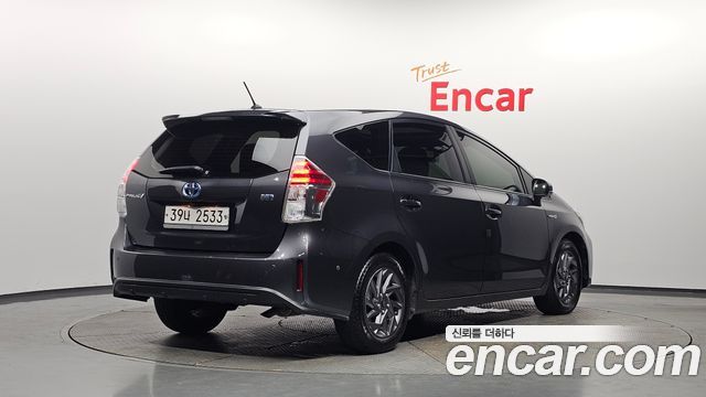 Toyota Prius V 1.8 2017 — фото 2