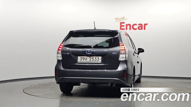 Toyota Prius V 1.8 2017 — фото 4