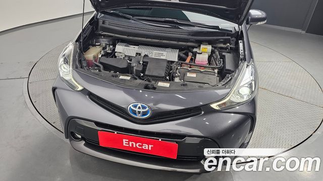 Toyota Prius V 1.8 2017 — фото 6