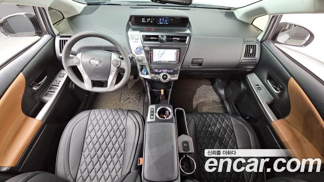 Toyota Prius V 1.8 2017 — фото 7