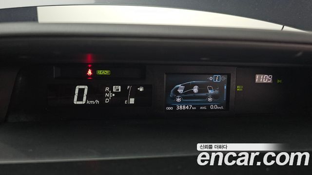 Toyota Prius V 1.8 2017 — фото 8