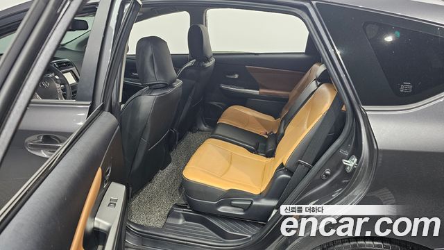 Toyota Prius V 1.8 2017 — фото 16