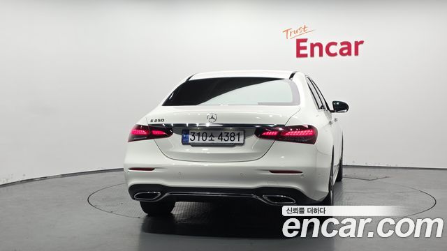 Mercedes-Benz E-Class (W213) E250 AMG Line 2023 — фото 4