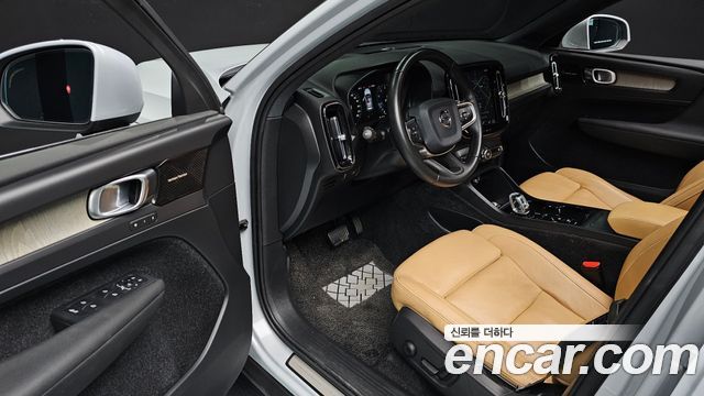 Volvo XC40 T4 Inscription 2020 — фото 10