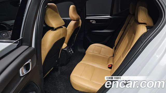 Volvo XC40 T4 Inscription 2020 — фото 11