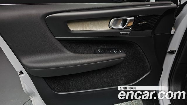 Volvo XC40 T4 Inscription 2020 — фото 24