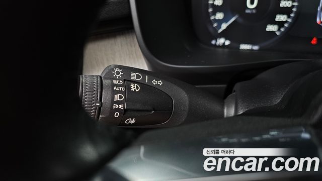 Volvo XC40 T4 Inscription 2020 — фото 27
