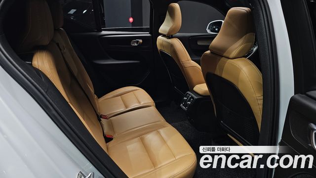 Volvo XC40 T4 Inscription 2020 — фото 28