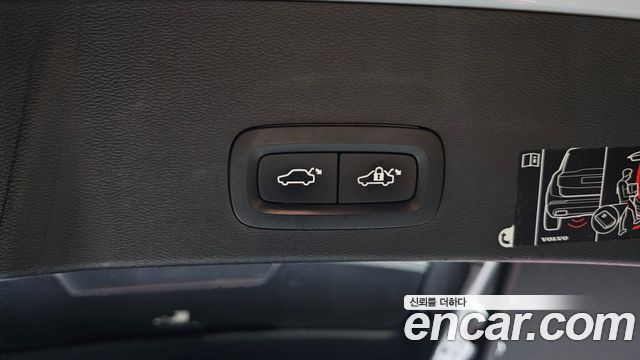Volvo XC40 T4 Inscription 2020 — фото 30