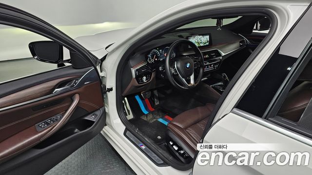 BMW 5 Series (G30) 520d xDrive M Sport Package Plus 2018 — фото 11