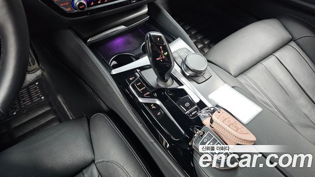 BMW 5 Series (G30) 520i M Sport 2023 — фото 9