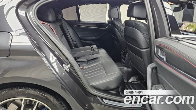 BMW 5 Series (G30) 520i M Sport 2023 — фото 11