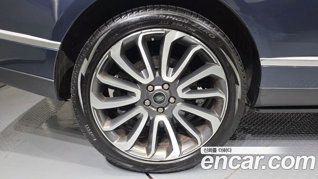 Land Rover Range Rover (IV) 4.4 SDV8 AB LWB DIESEL 2017 — фото 5