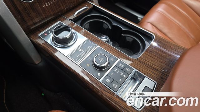 Land Rover Range Rover (IV) 4.4 SDV8 AB LWB DIESEL 2017 — фото 9