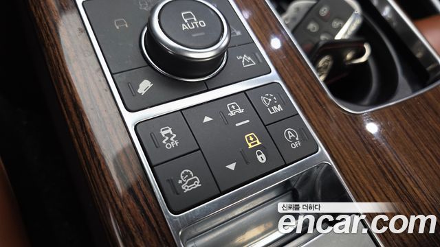 Land Rover Range Rover (IV) 4.4 SDV8 AB LWB DIESEL 2017 — фото 20