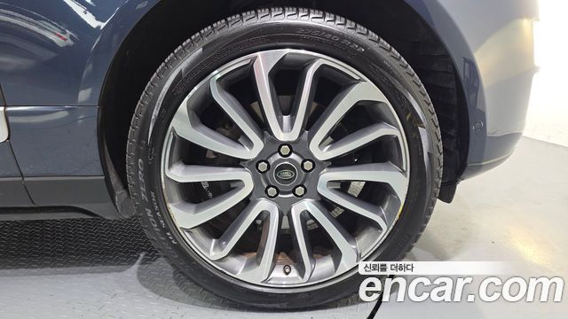 Land Rover Range Rover (IV) 4.4 SDV8 AB LWB DIESEL 2017 — фото 21