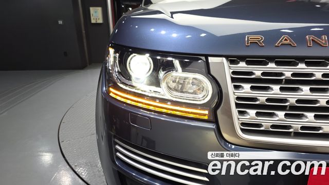 Land Rover Range Rover (IV) 4.4 SDV8 AB LWB DIESEL 2017 — фото 22