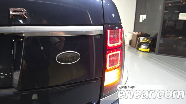 Land Rover Range Rover (IV) 4.4 SDV8 AB LWB DIESEL 2017 — фото 23