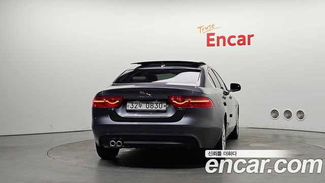 Jaguar XE 20d Prestige 2016 — фото 4